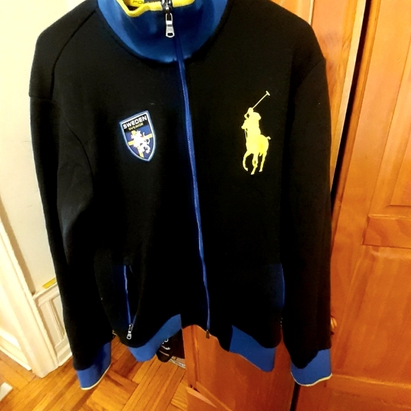 Polo - Picture 1 of 3